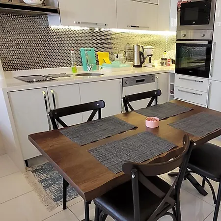Apartment Kestel Moda Marine *